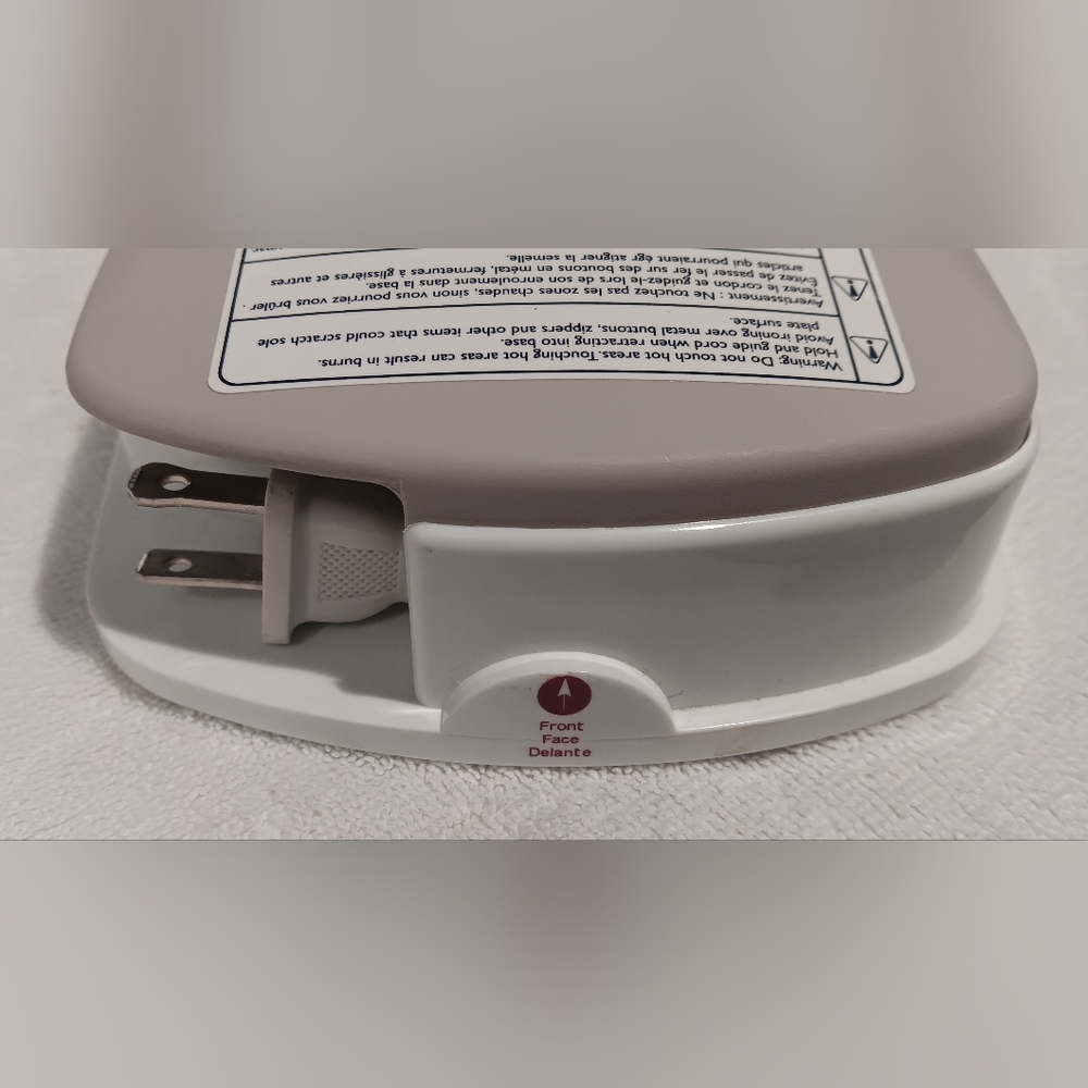 Maytag Cordless Steam Iron Cuff Press ML17500AAW 120 V 60HZ 1440W Tested Works - Picture 9 of 16